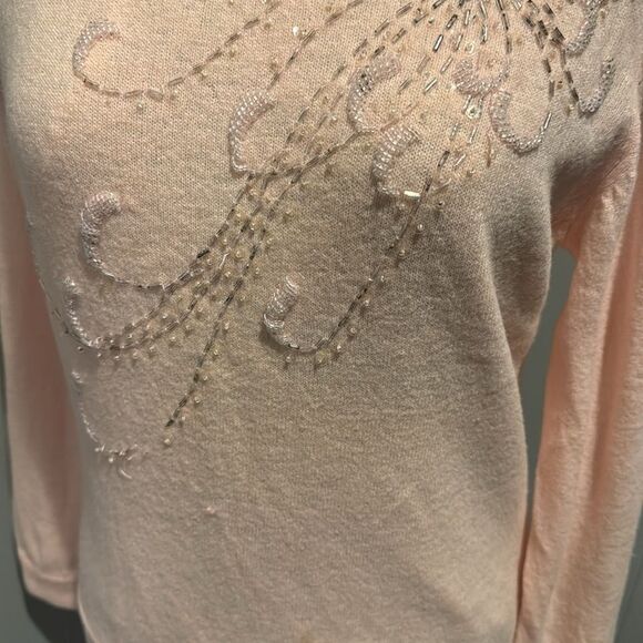 Vintage pastel pink crewneck beaded/sequin floral spray pattern lined sweater. - Picture 5 of 7